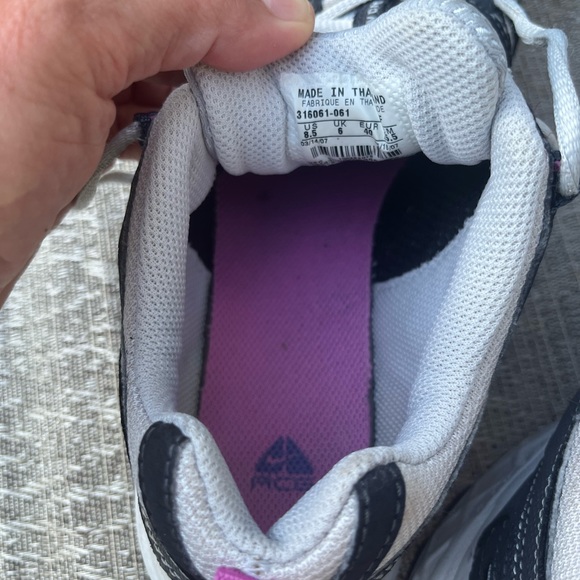 Nike Trail Running Shoes, women size 8.5, very good condition. - Picture 5 of 6